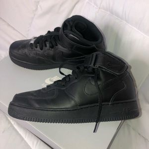 Fairly New Mens Black Air Force 1s Mids